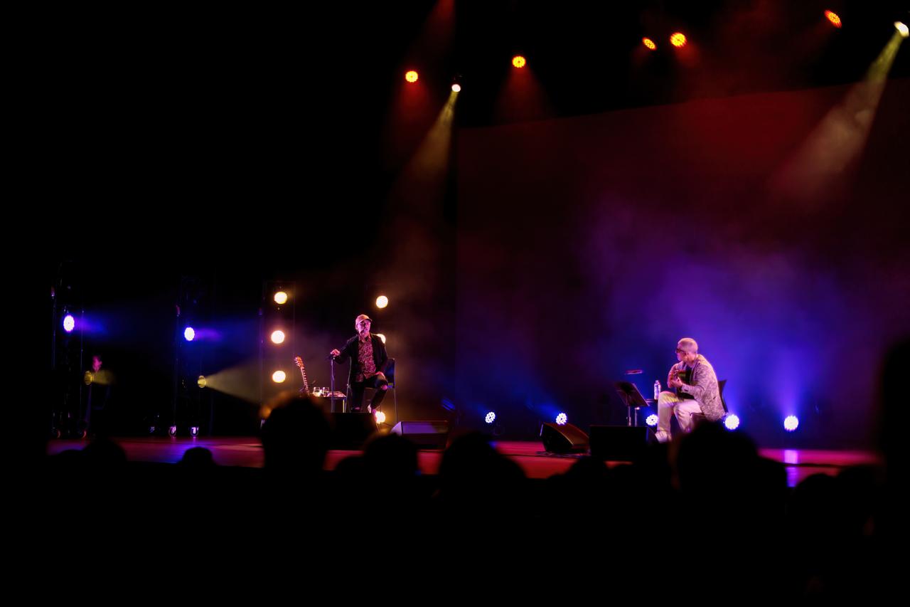 Swami Jr. e Zeca Baleiro no palco do Centro Cultural Unimed-BH Minas